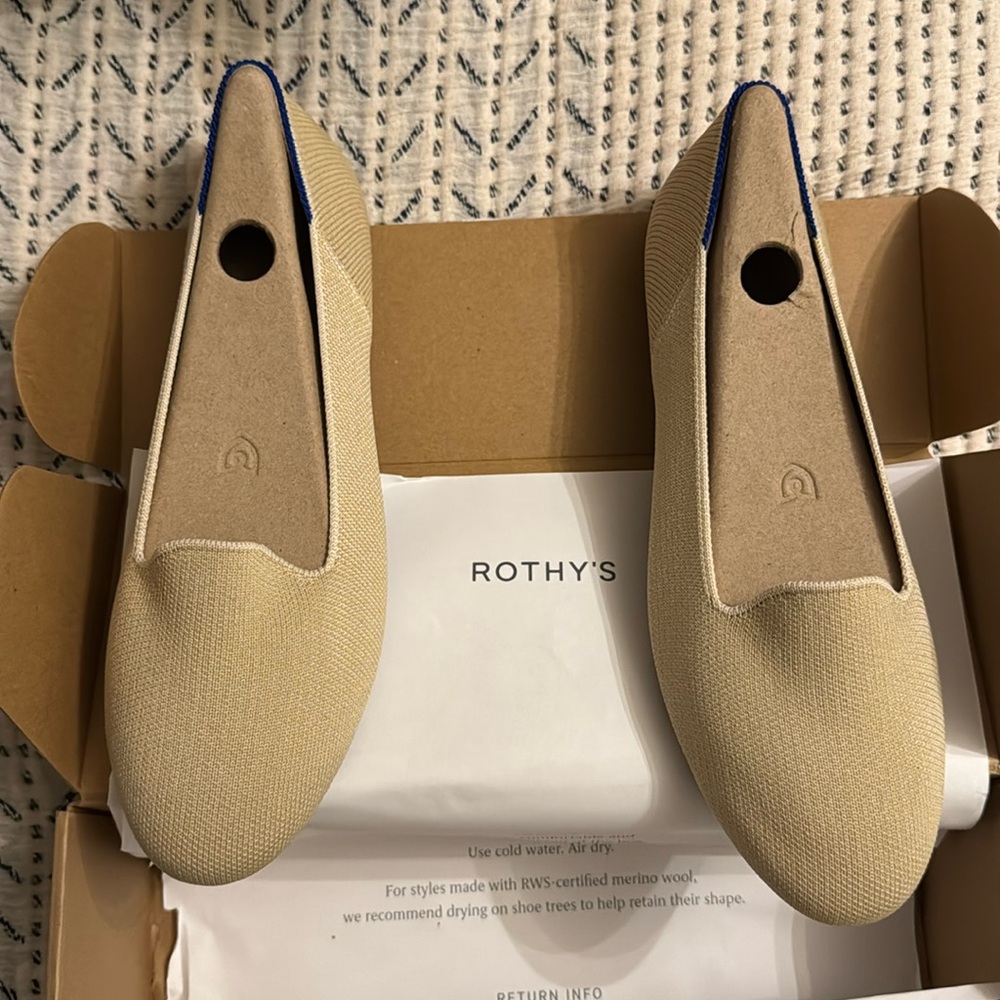 Rothy’s The Lounge Loafer in Sandstone - Sz 8